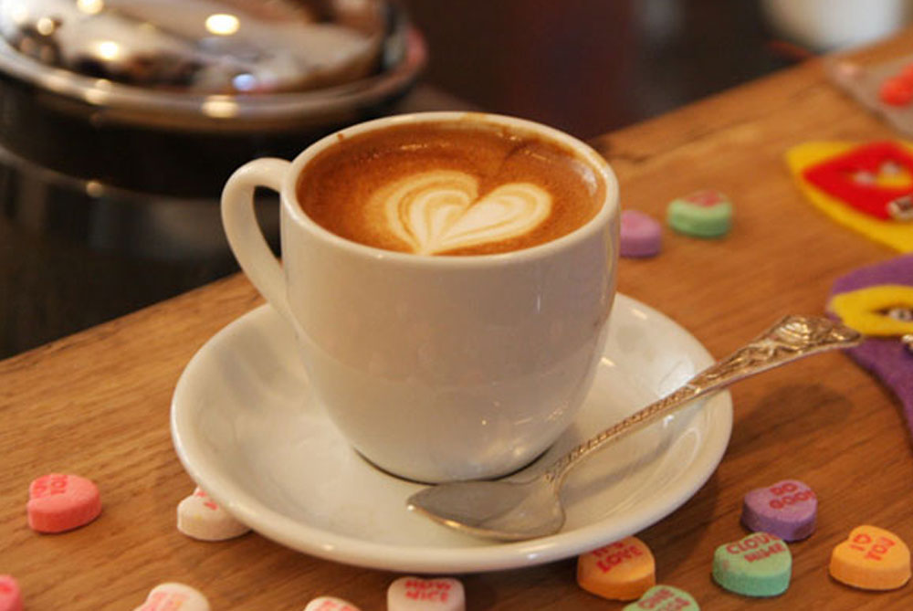 coffee mug with valentine heart-shaped latte